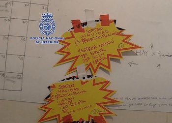 Cocaína, hachís, alcohol y hasta un jamón de ocho kilos: la ‘narcocesta’ navideña que sorteaban en un local en España