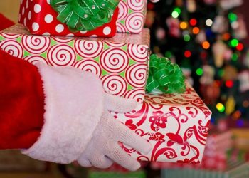 «Santa Claus no existe», dice obispo italiano a los niños