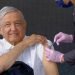 AMLO recibe vacuna de refuerzo contra COVID-19