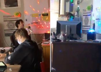 Despiden a maestro por armar karaoke con canciones de Britney Spears en Texas