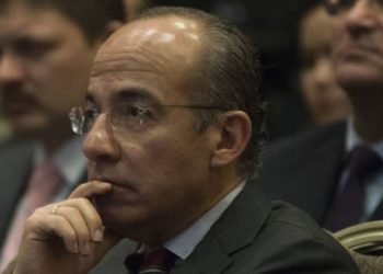 Calderón ataca a AMLO con imagen fake de Librerías Gandhi y lo desmienten