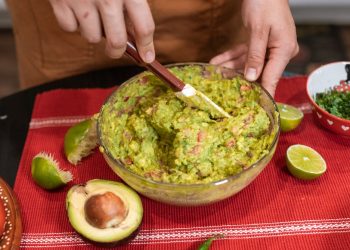 La crisis del guacamole: Se dispara precio del aguacate, limón, chile y hasta cebolla
