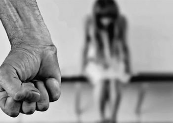 Mujer apuñala y mata a su pareja que la golpeaba frente a su hija en CDMX