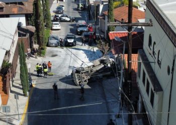 Hombre muere al caerle encima unidad de carga en Cumbres