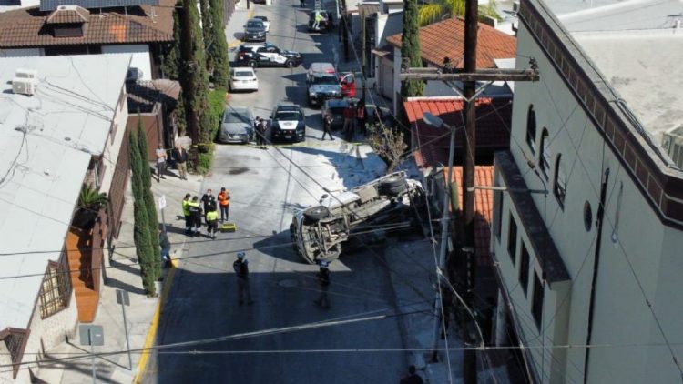 Hombre muere al caerle encima unidad de carga en Cumbres