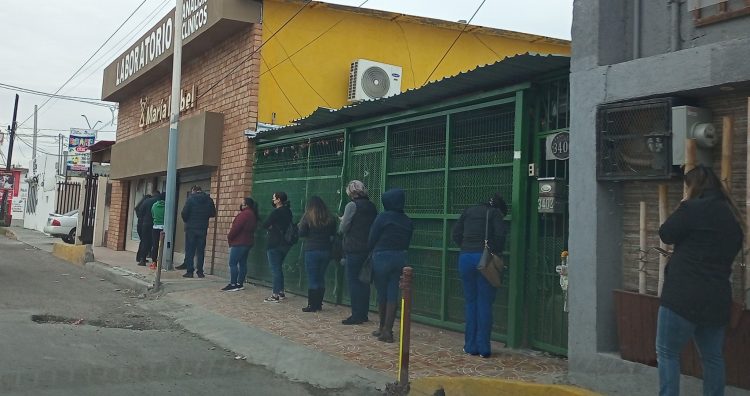 Saturan laboratorios por pruebas Covid