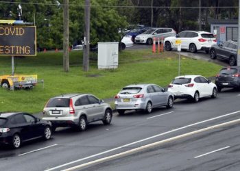 Laredenses forman largas filas para hacerse la prueba PCR