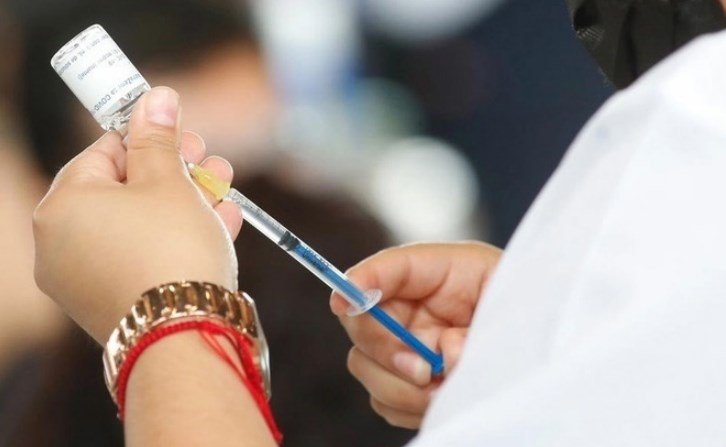 Anuncian vacuna de refuerzo para 12-15 años