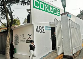 Conade prohíbe críticas en redes sociales para conceder becas