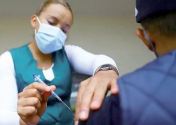 Se contagian 169 maestros