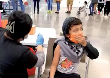 Continúan autoridades de Texas campaña intensiva de vacunación