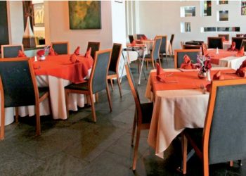 Viven restauranteros en la incertidumbre