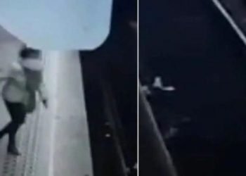 Hombre lanza a mujer al paso del metro