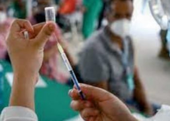 Aplicarán refuerzo anti-Covid para población de 50 a 59 años