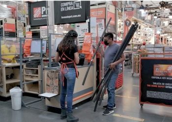 Realizan compras de pánico para cubrir tuberías