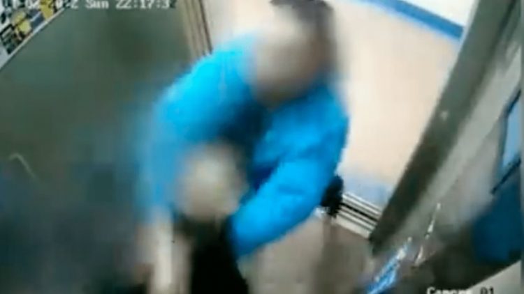 Padre golpea a acosador de su hija