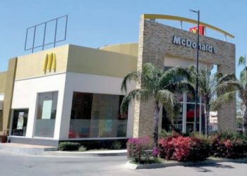 Prohíben vender a restaurantes soda de fuente y aguas frescas