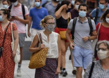 Esperan quinta ola de covid para el verano