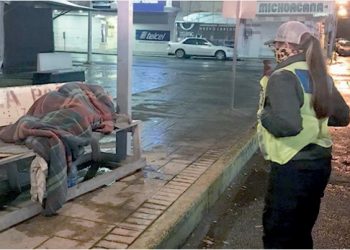 Rescatan a siete personas tras intenso frío de ayer