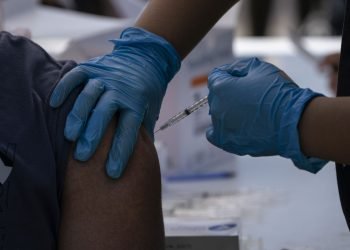 Insisten que es vital aplicarse vacuna contra el COVID