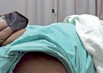 Entra a hospital por deshidratación y se contagia de covid