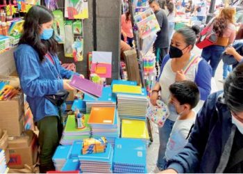 Se saturan las tiendas por clases presenciales