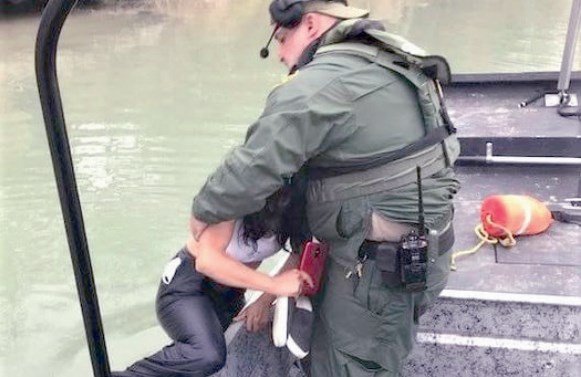 Dramático rescate en el río Bravo