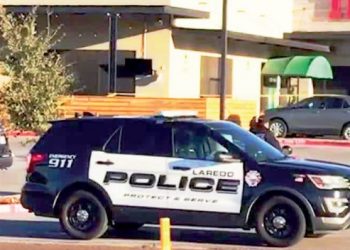 Su madre entregó al triple homicida