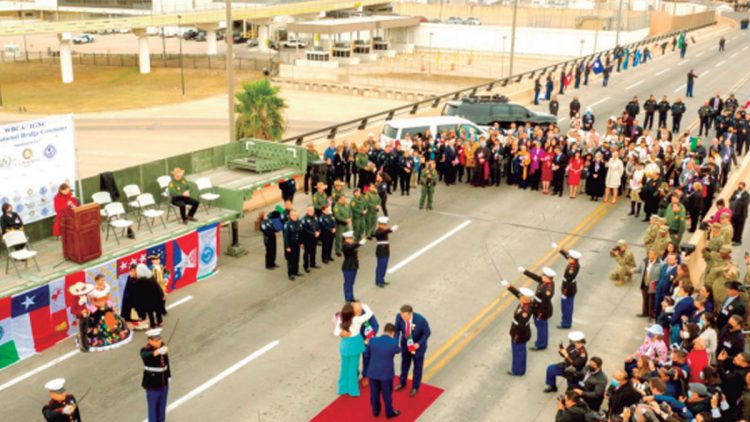 Refrendan Laredos sus lazos de amistad
