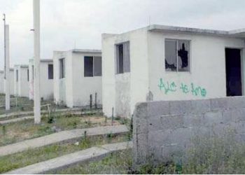 Desplazamiento de usuarios pega a CFE, Comapa y Gas