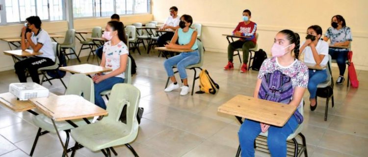 Autorizan aforo al 100% en escuelas
