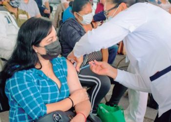 Aplicarán el refuerzo Covid a mayores de 30