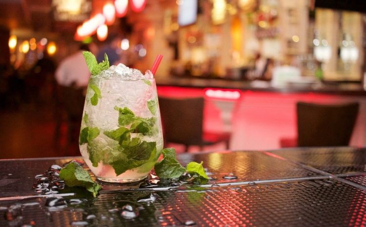 ¡Se acabaron los limones! Bares y cantinas de zona sur ahora dan naranjas o limas