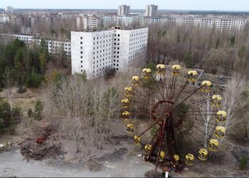 Tropas rusas abandonan planta nuclear de Chernóbil