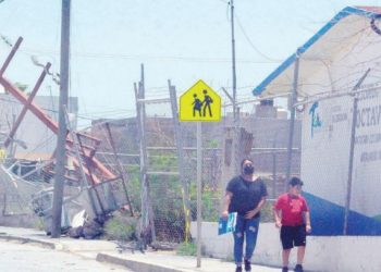 Escuelas públicas siguen batallando… por mobiliario