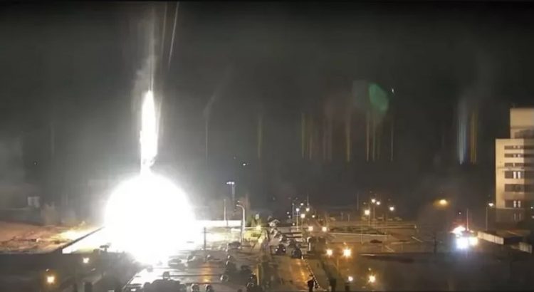 Las fuerzas rusas toman el control de la planta nuclear más grande de Europa tras un incendio