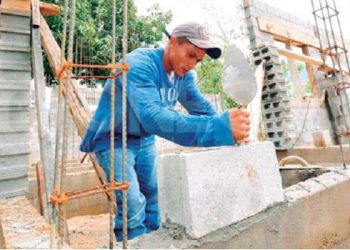 Ocupan hasta migrantes para abatir crisis en mano de obra