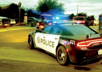 Abundan en Laredo-Webb conductores sin licencia