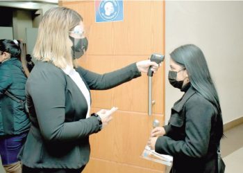 Aumentan horarios y aforos en comercios