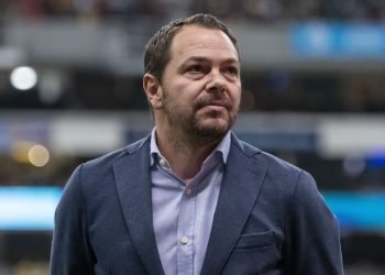 América tendrá que pagar multa por publicación de Santiago Baños en Twitter