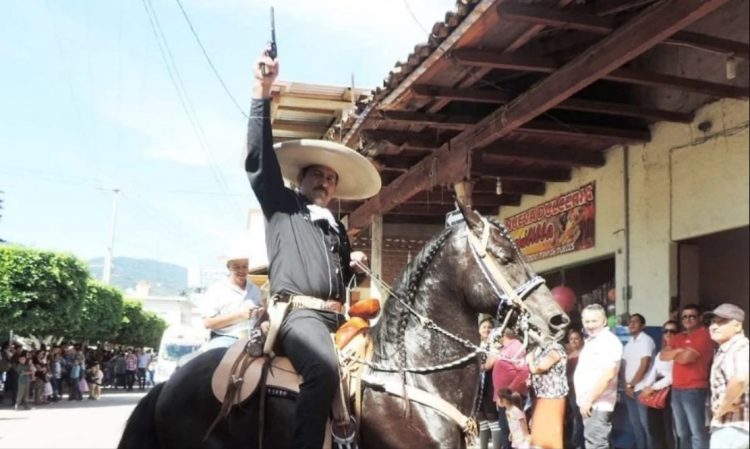 Asesinan pistoleros al presidente municipal de Aguililla