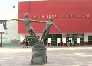 Así es el proceso para combinar el orden de los apellidos en México