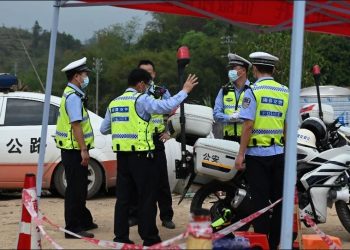 Sin rastro de sobrevivientes en accidente de avión en China: autoridades