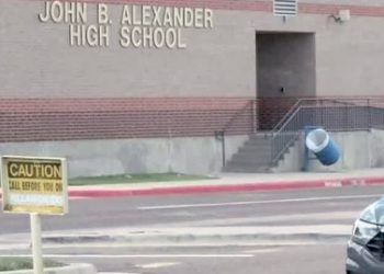 Alumnos de Alexander provocan riña en los pasillos escolares