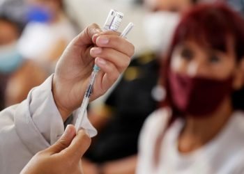 Aplican cuarta dosis ant-Covid para adultos de 50 años y más