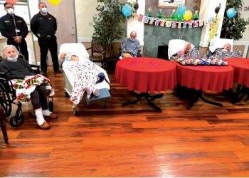 Celebran a cumpleañeros de 95 y más de 100 años