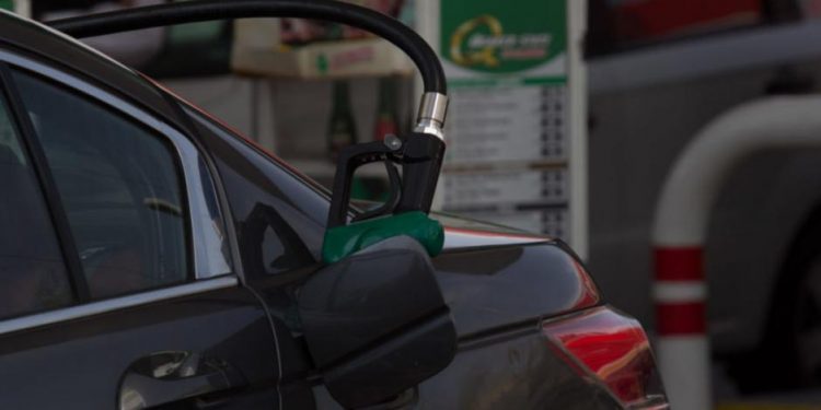 AMLO reitera que en México no incrementarán precios de combustibles