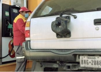 Vienen de Laredo a cargar gasolina