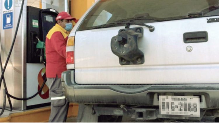 Vienen de Laredo a cargar gasolina