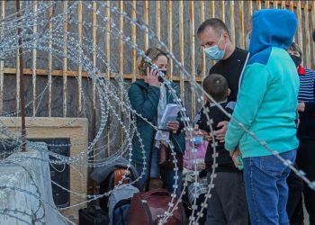 Migrantes centroamericanos denuncian trato desigual con ucranianos en frontera con Estados Unidos